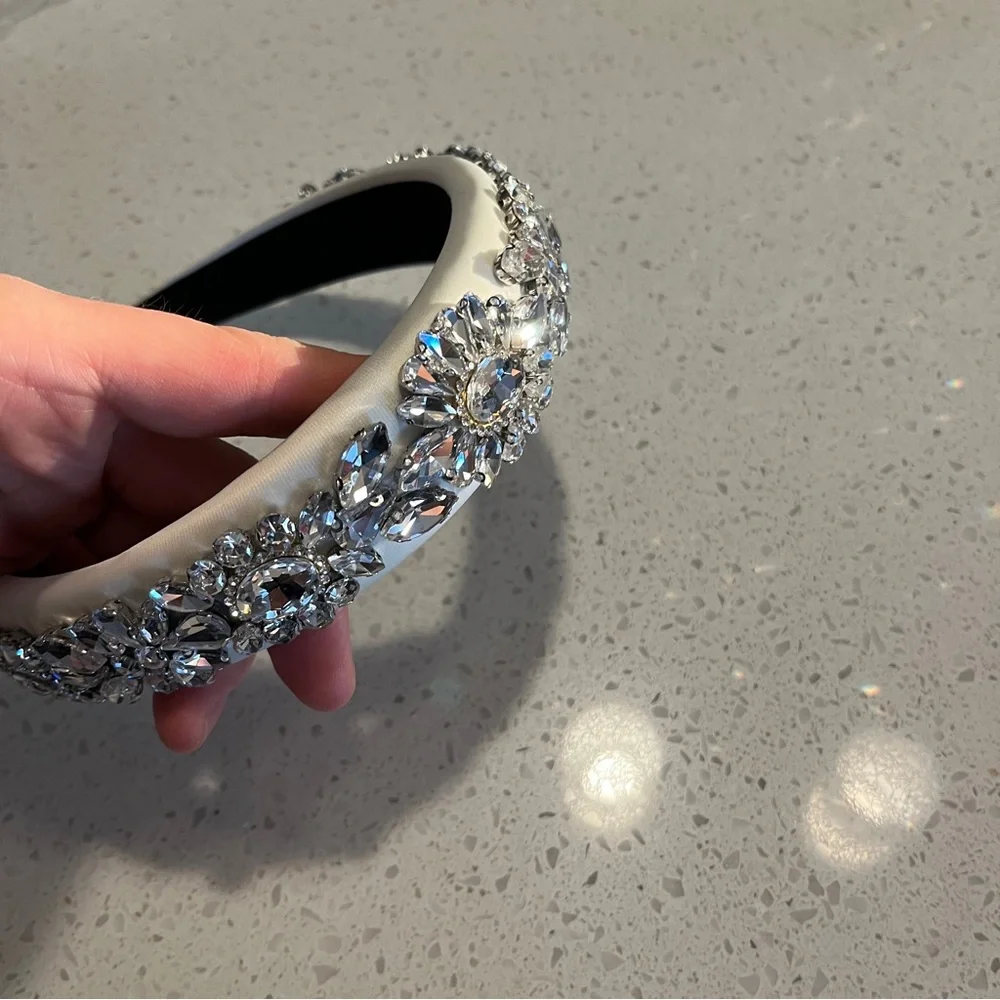 Wedding style silver Headband‎ With Gemstones, Fashionable And Elegant hair